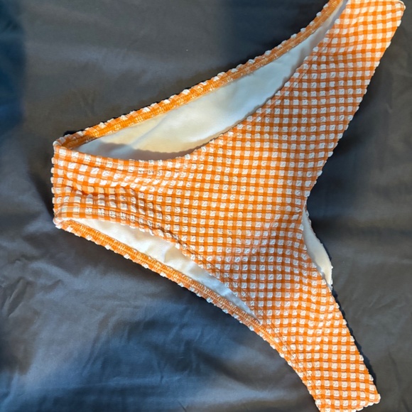 Bikini - Picture 4 of 5